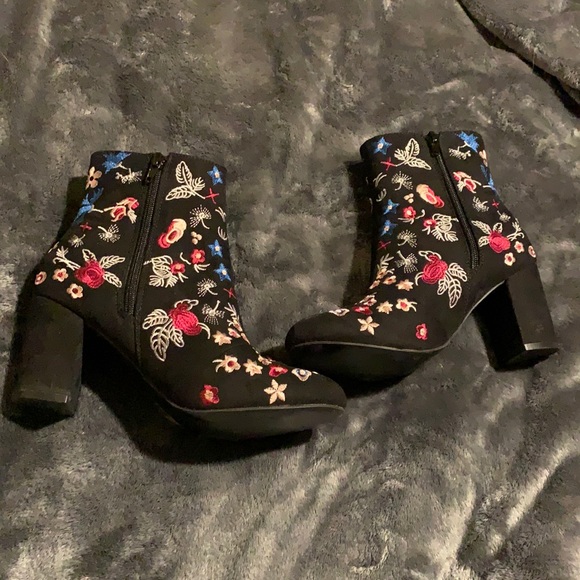 JustFab | Shoes | Justfab Embroidered 